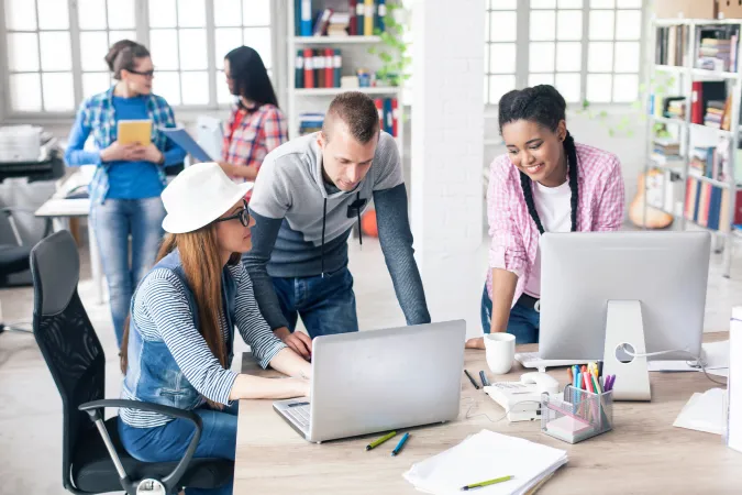 Equipe ajustando estratégias diante de mudanças no planejamento