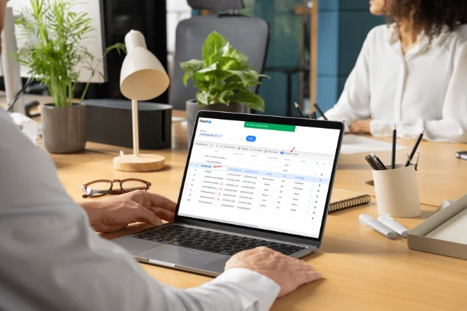 Tela do FlowUp exibindo controle de projetos e financeiro para proteger margem
