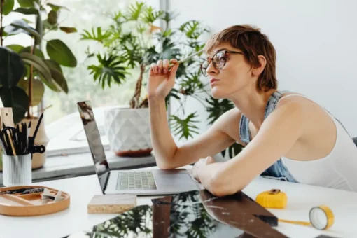 Decisões técnicas adiadas: o custo invisível que atrasa projetos